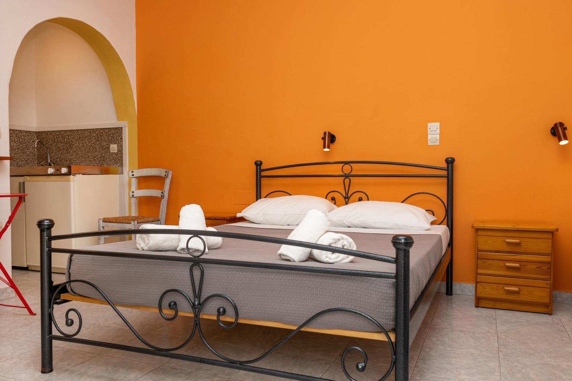 Depis Economy Apartments Naxos City Екстер'єр фото